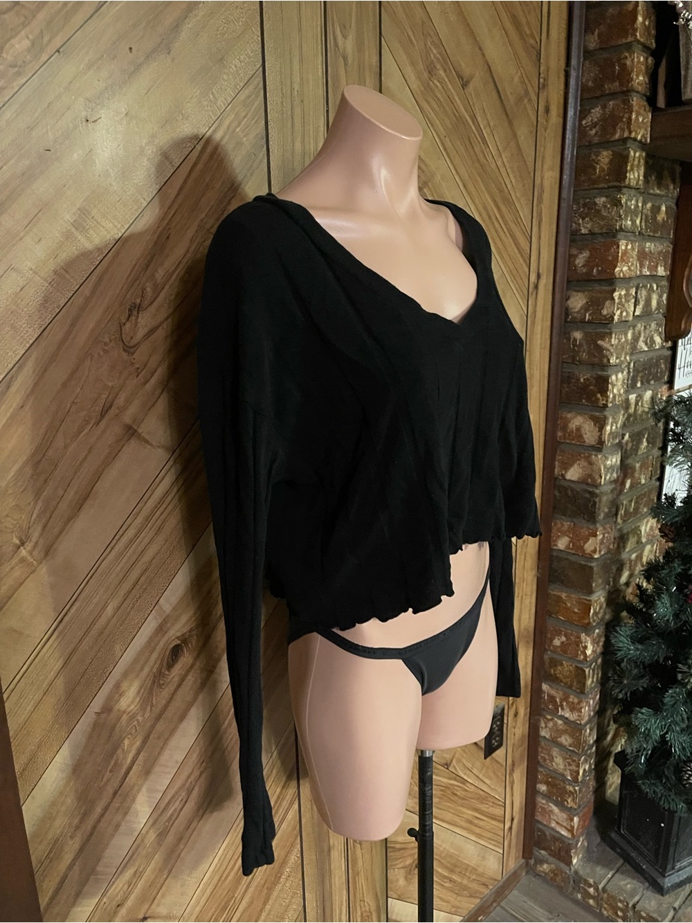 Aeropostale Womens M Black Crop Top Long Sleeve V Neck Ribbed Knit Shirt Medium - Picture 4 of 11